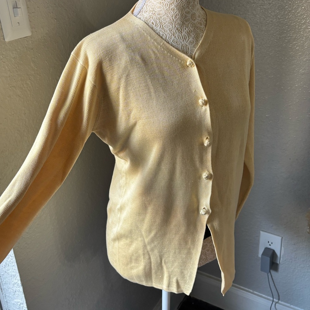 100% Silk Light Yellow V-Neck Button-Front Cardigan Sweater - Picture 2 of 5